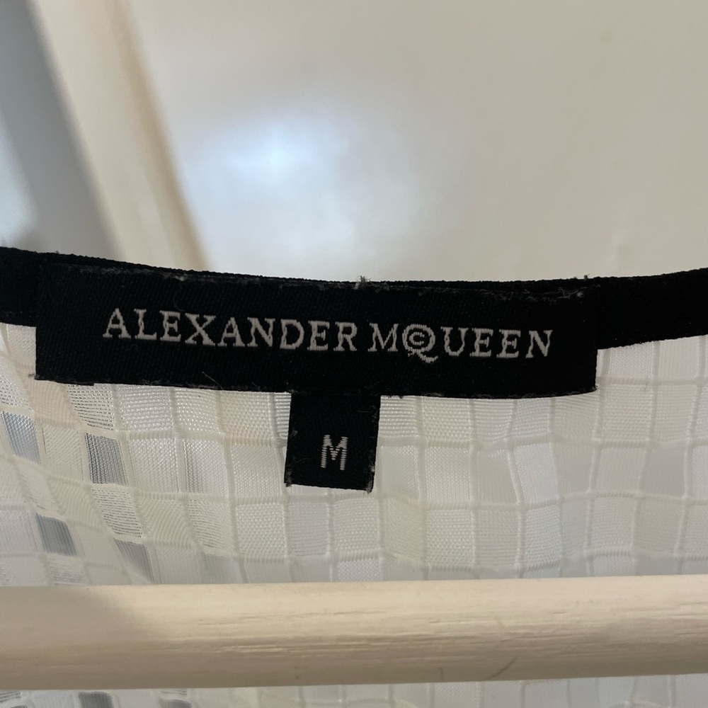 Alexander McQueen White Eyelet Blouse with Black Trim - Picture 5 of 7